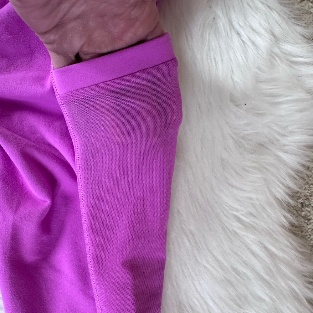 On-The-Go PowerHold® Size Small High-Waisted Legging in Electric Orchid Neon - Picture 7 of 11